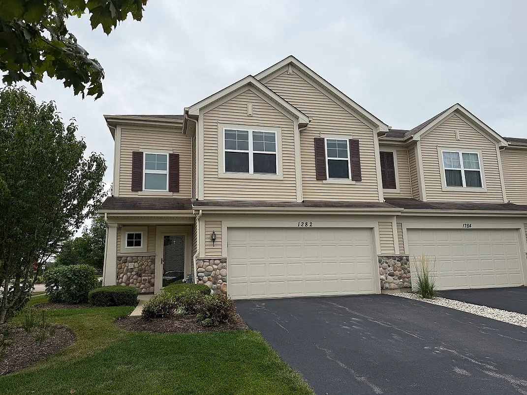 3 bed, 2.5 bath, 1758 sqft, $2,800 — Photo 1