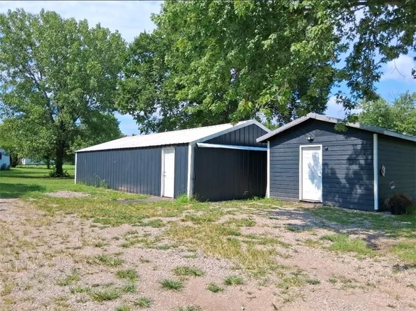909 W Alfred St, Mulberry, KS 66756