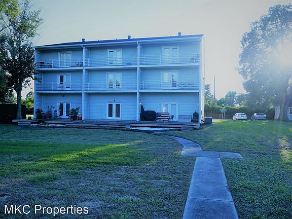 4th image of 9201 Palmetto St APT 208