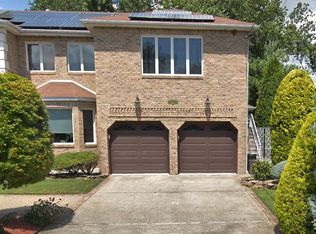 45 Adlers Ln, Staten Island, NY 10307