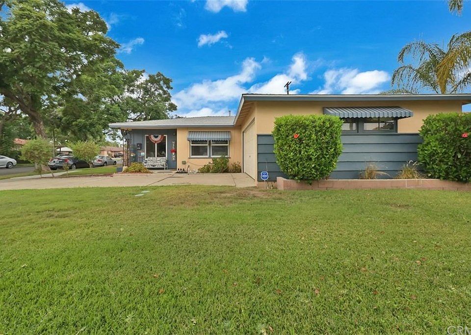 2nd image of 2307 W Camden Pl