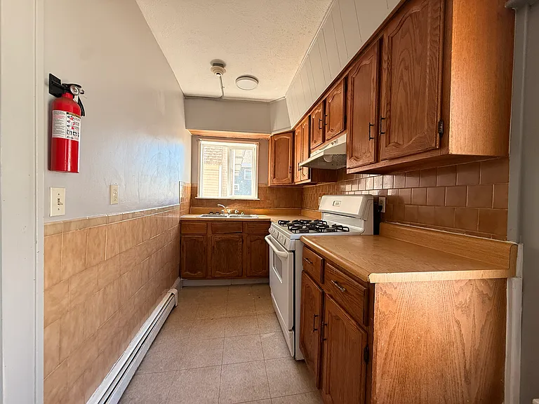 276 Lonsdale Ave #2 — Photo 2
