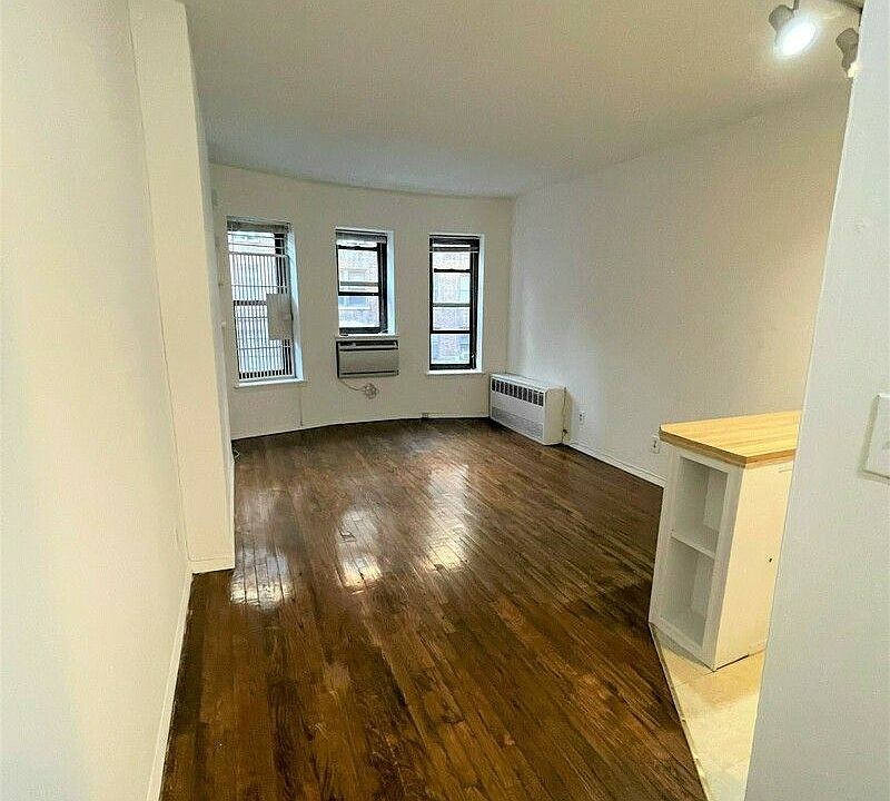 1st image of 160 E 91st St #312