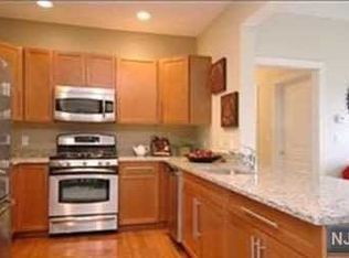 2105 Windsor Park Ct #105, Englewood, NJ 07631