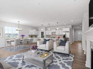 411 Sandy Cir, Pewaukee, WI 53072