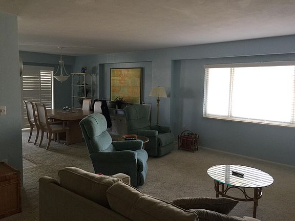 Open concept living & dining