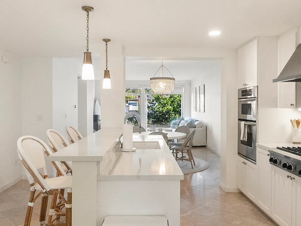 5440 La Jolla Blvd #305