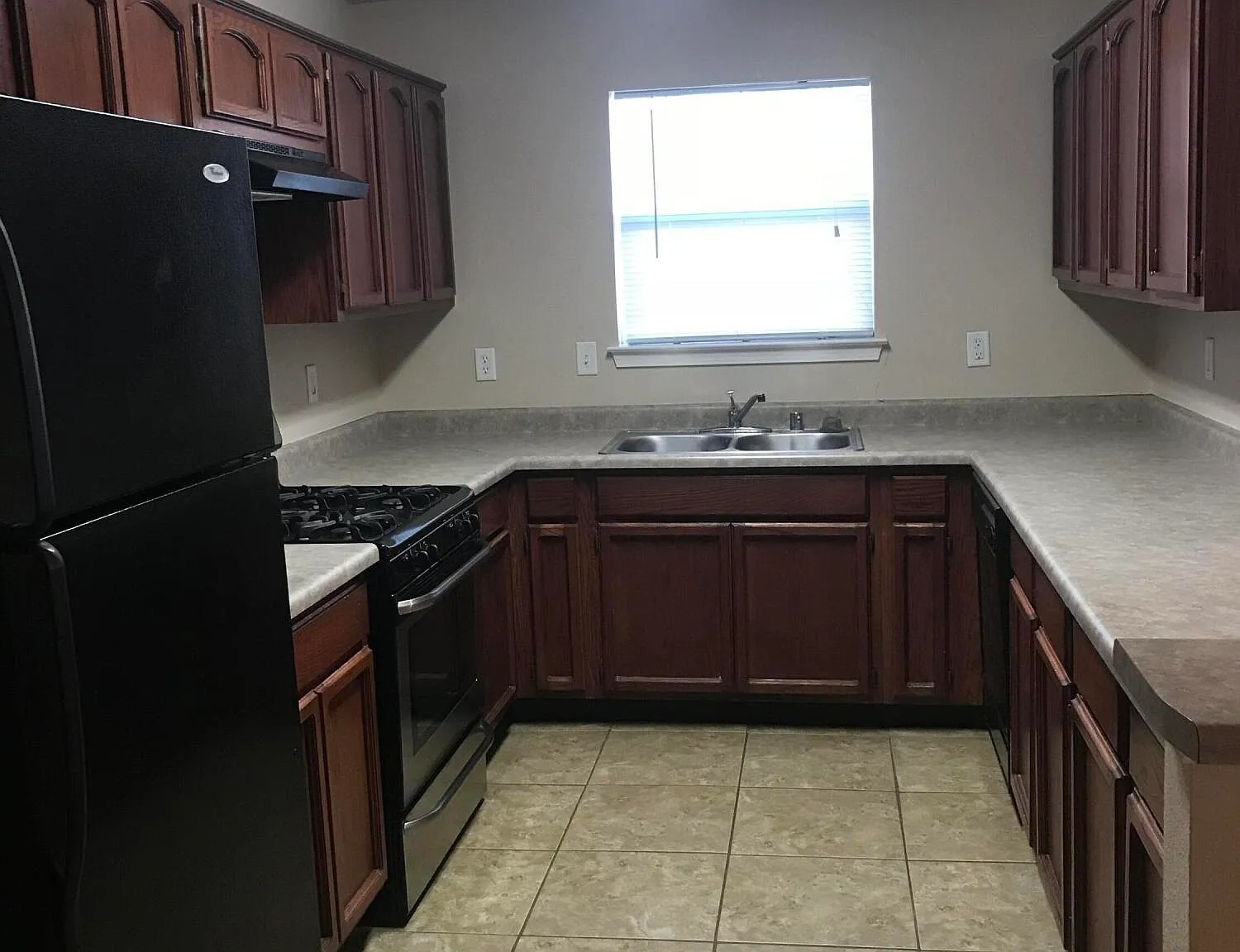 3 bed, 2.0 bath, 1376 sqft, $1,650 — Photo 3