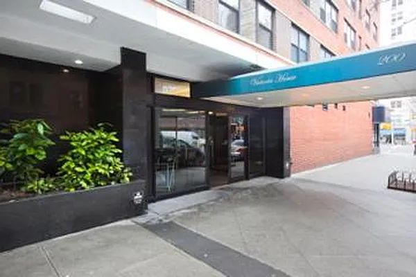 Rented by Akam Sales and Brokerage | media 2