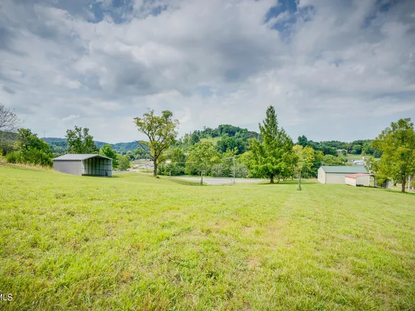 101 Ridge Rd, Fall Branch, TN 37656