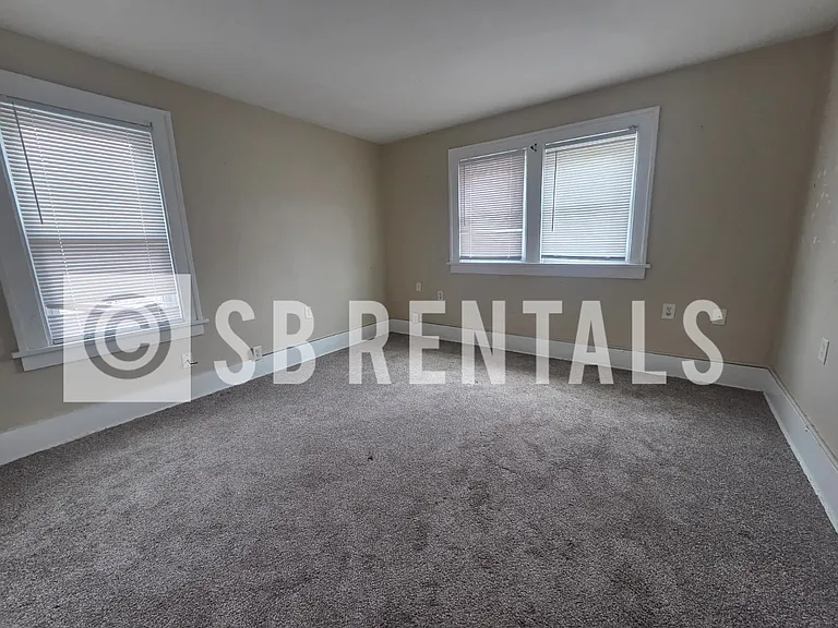 633 E Indiana Ave — Photo 6