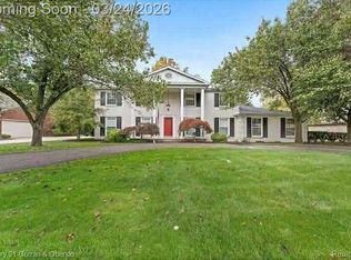 22238 Harlan Dr, Grosse Ile, MI