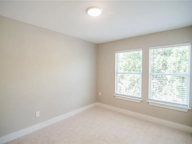 11901 Alpheus Ave #B — Photo 16