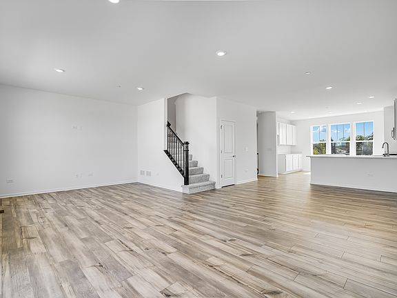 5th image of 105 Harvest Ln