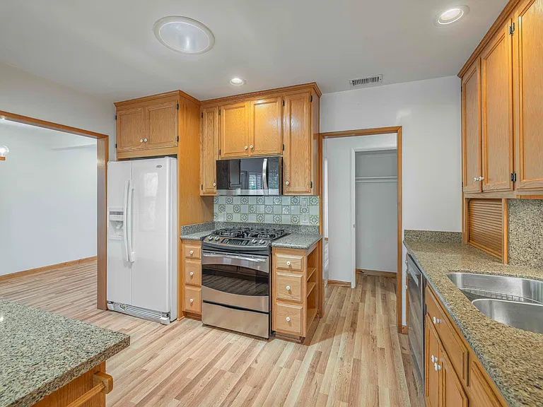 22826 Marjorie Ave — Photo 12
