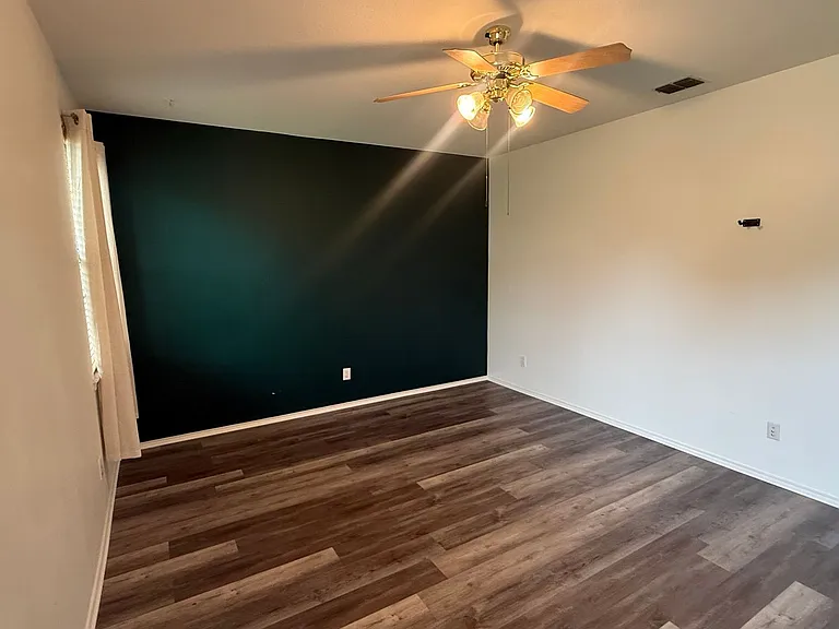 2905 Hudson Xing — Photo 11