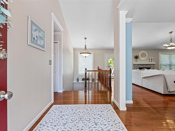 3rd image of 2433 Westglen Farms Dr