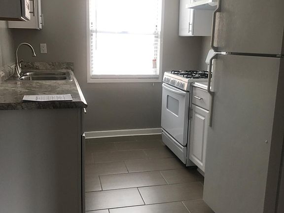 5th image of 931 22nd St APT 2