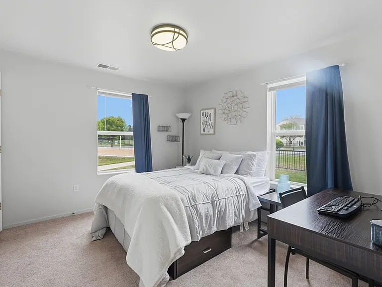The Landings at Chandler Crossing - Student Living Priced per Bed — Photo 23