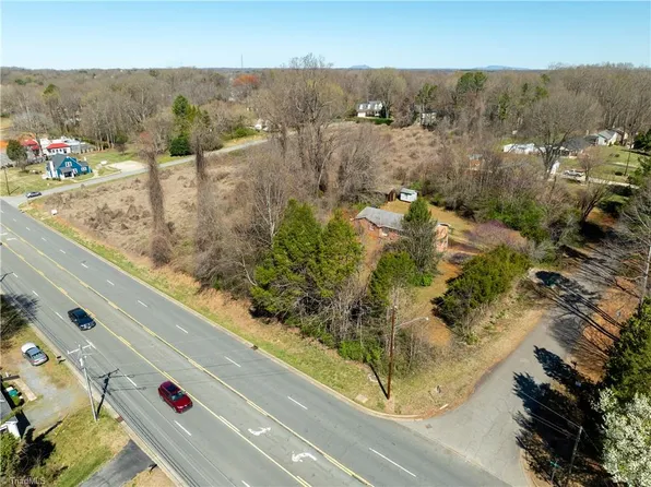 4300 Lisa Dr, Winston Salem, NC 27103