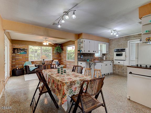 4th image of 16 Raymonde Cir