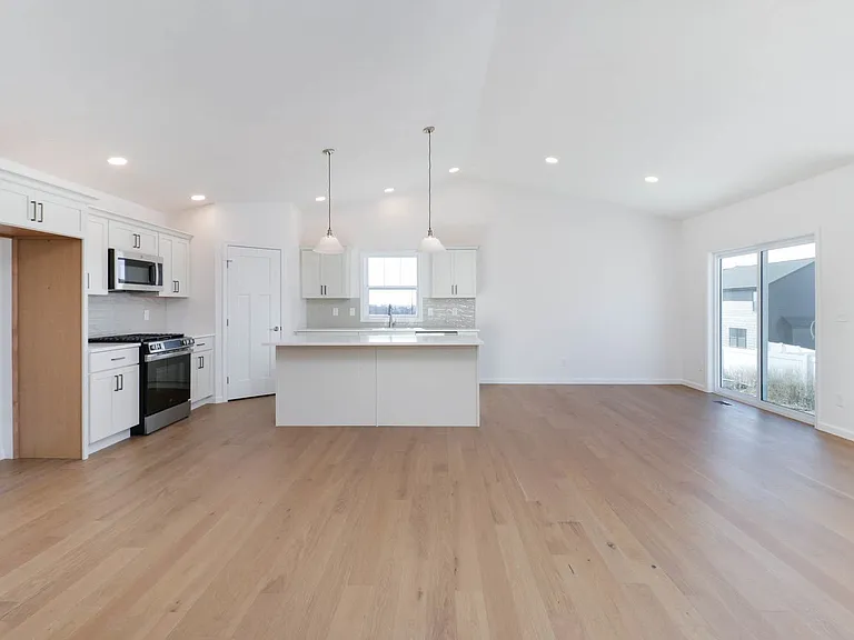 2503 Treeline Dr — Photo 3