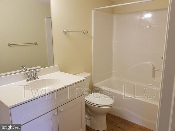 2nd image of 5937 King St #C