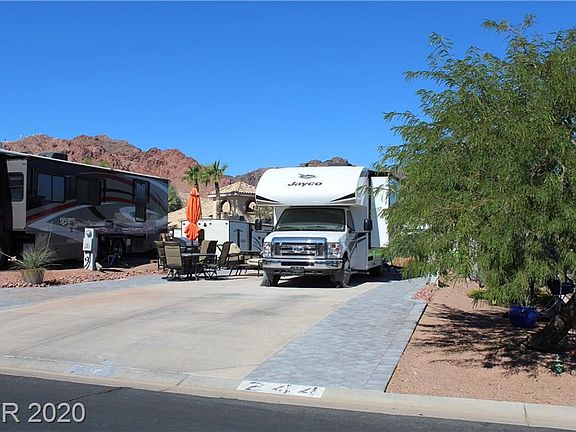 3rd image of 809 Robin Way