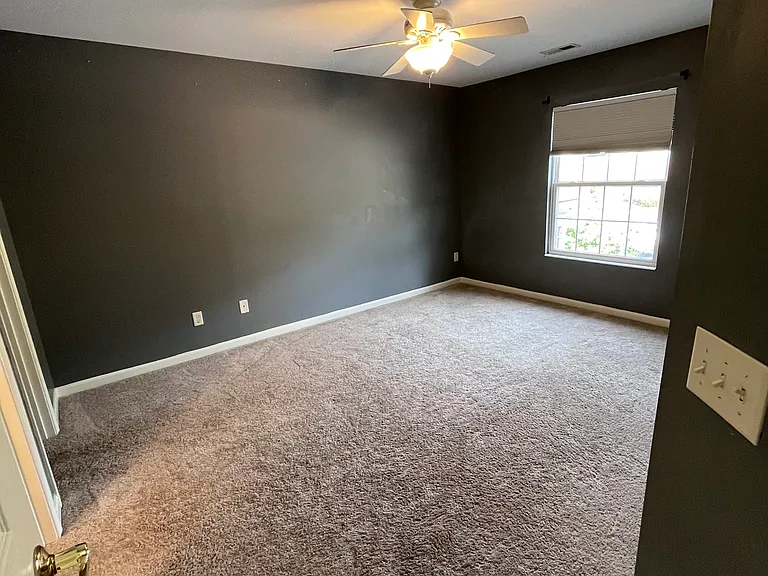 335 Skyview Ct — Photo 16