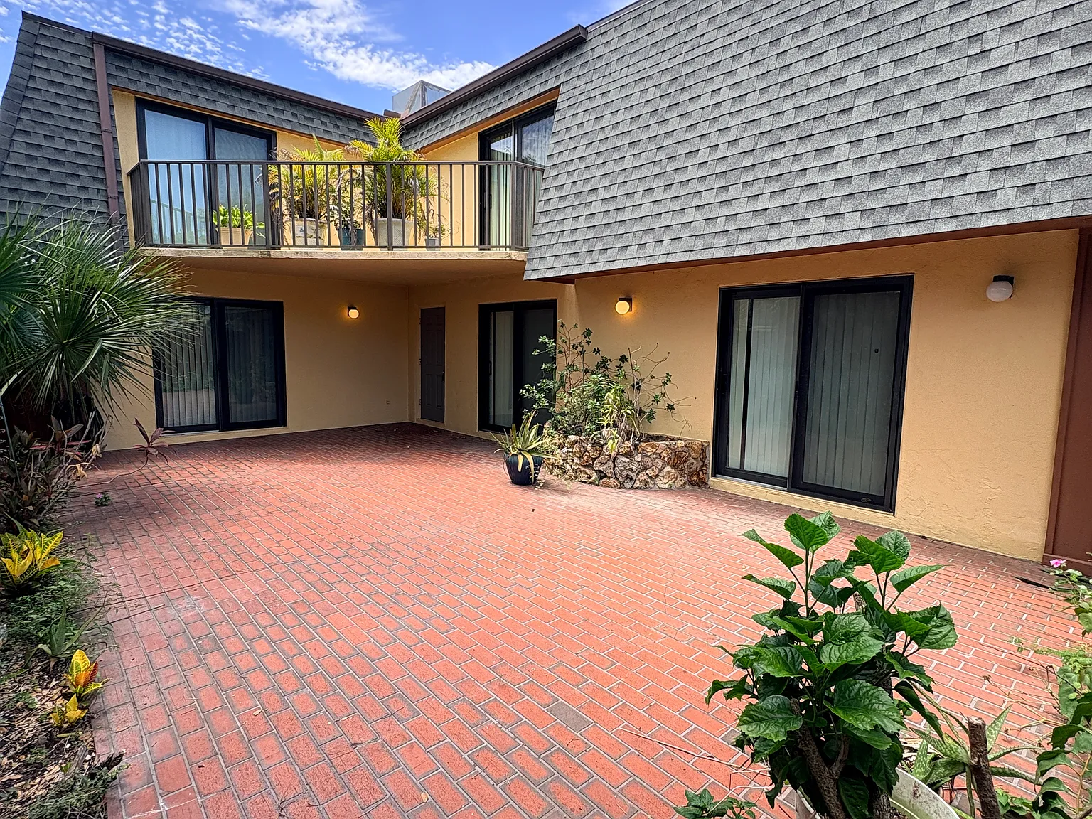 3/2.5 Beachside Duplex — Photo 2