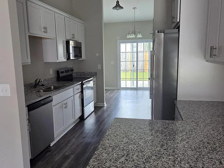 1253 Masters Ln #B — Photo 4