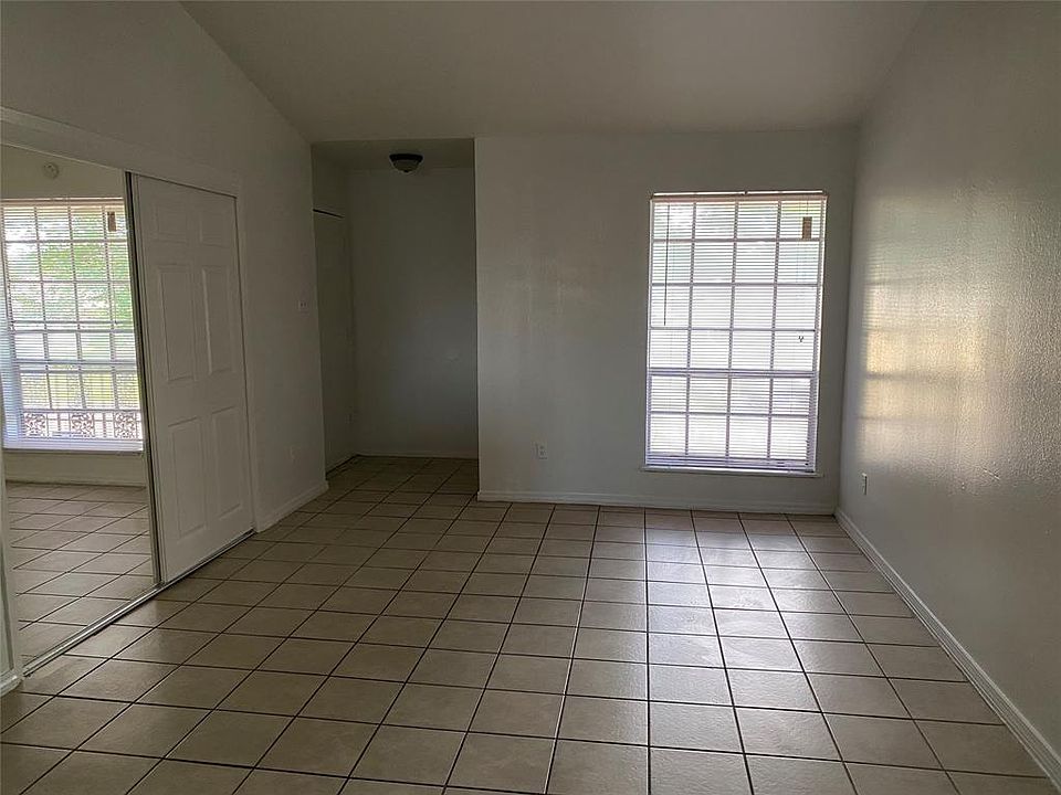 1st image of 5704 Edgemoor Dr #104