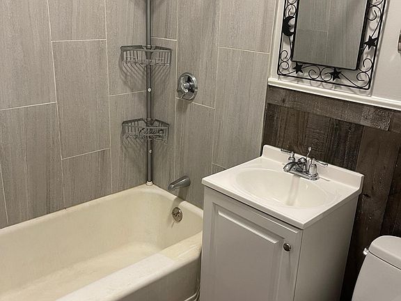 4th image of 180 Washington St #1