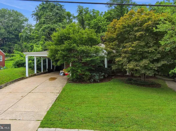 6105 Munson Hill Rd, Falls Church, VA 22044