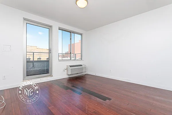 Rented by MySpaceNYC | media 19