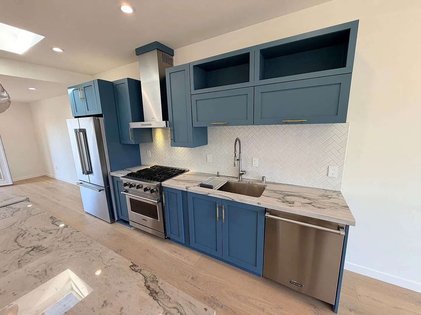 Newly Renovated Luxury Home: 4 BD / 3.5 BA with Private Yard & Tesla Charger — Photo 4