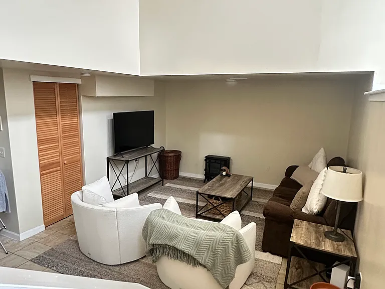 2061 Fitzwater St #1R — Photo 16