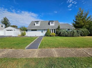 3165 Dorset Ln, Levittown, NY