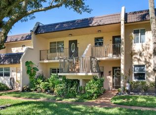 124 Lake Constance Dr, West Palm Beach, FL 33411