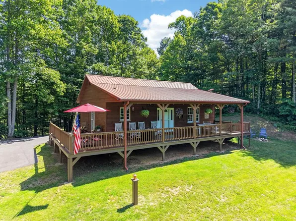 90 Rhythm Ridge Ln, Hillsville, VA 24343
