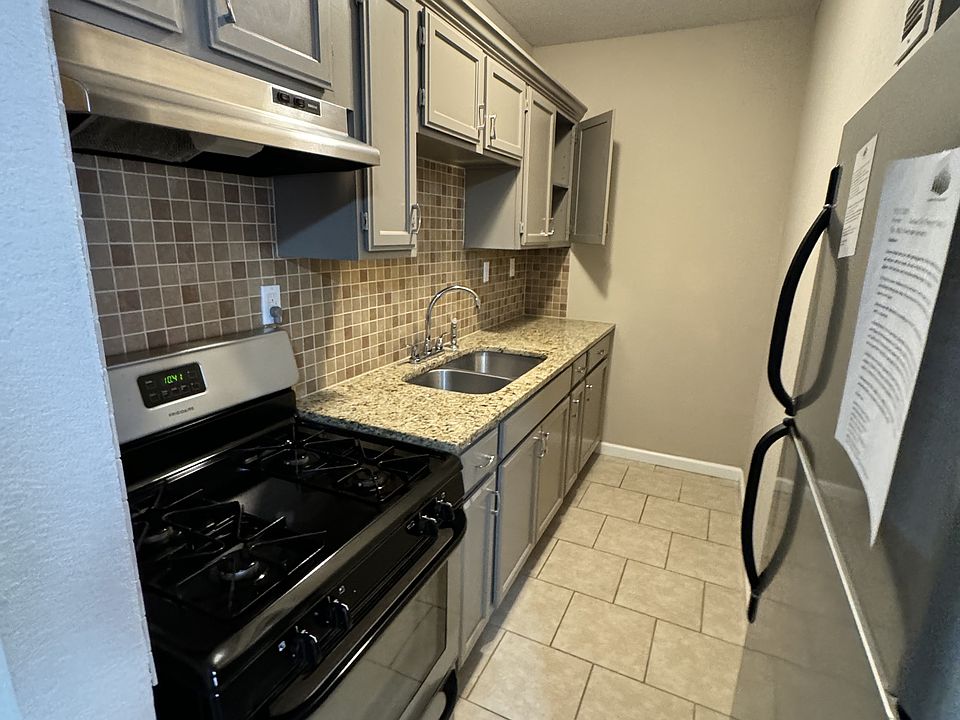 1st image of 1305 E Armour Blvd #10636372