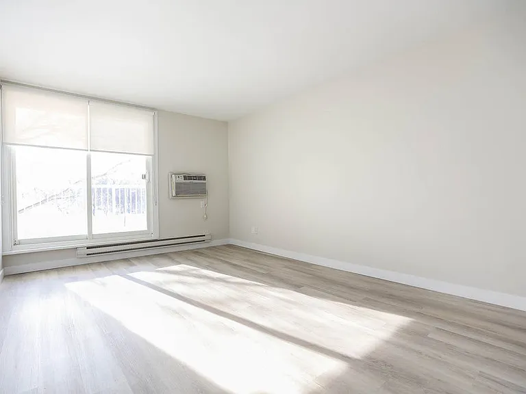 6105 Roblin Blvd — Photo 11