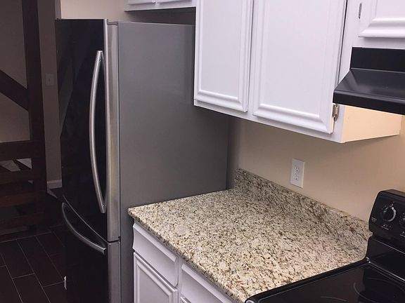 3rd image of 1164 Worthington Heights Blvd