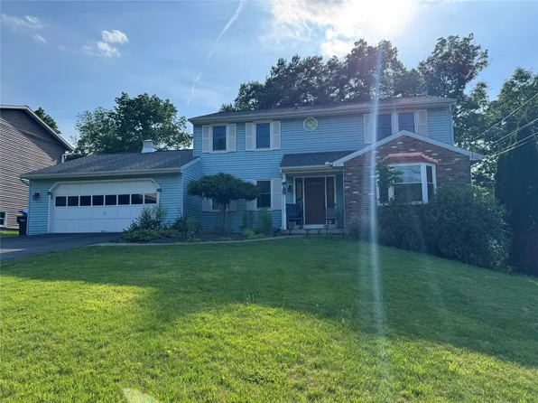 581 Sequoia Ln, Vestal, NY 13850