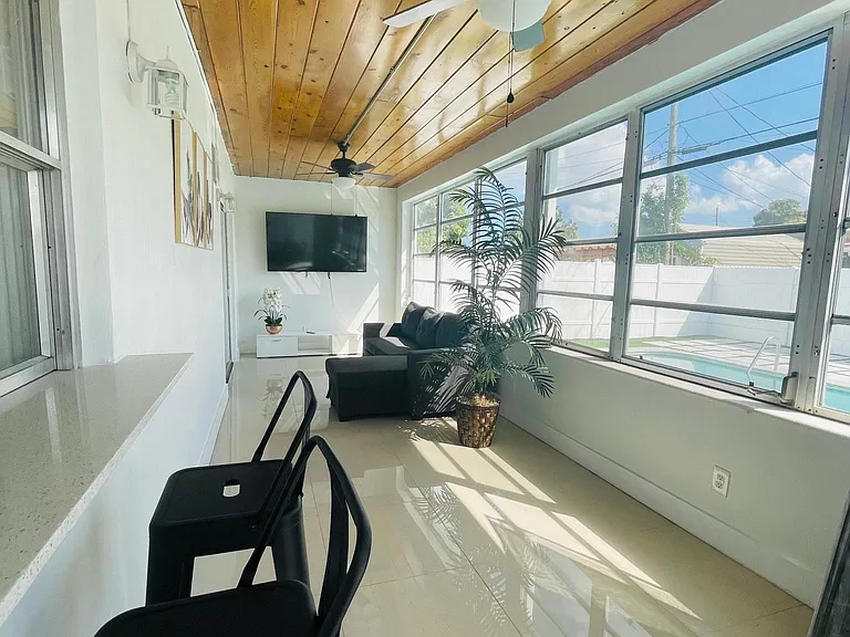 7904 Miramar Pkwy — Photo 9