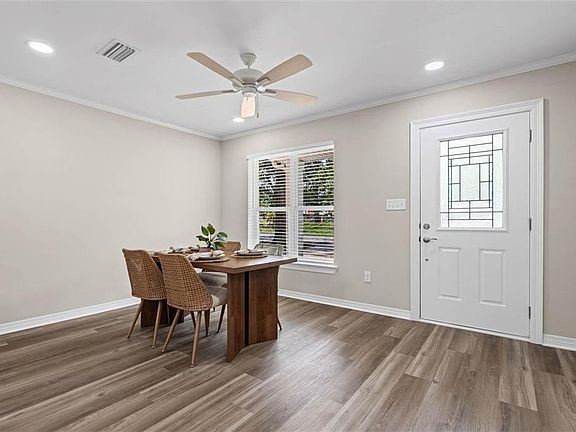 2nd image of 216 Lexington Ave