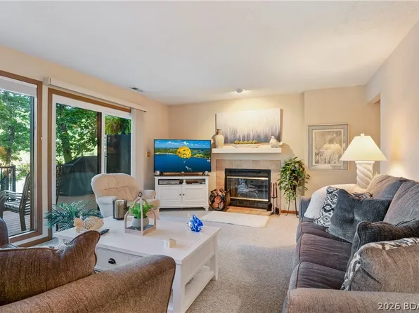 38 Pawnee Rd, Lake Ozark, MO 65049