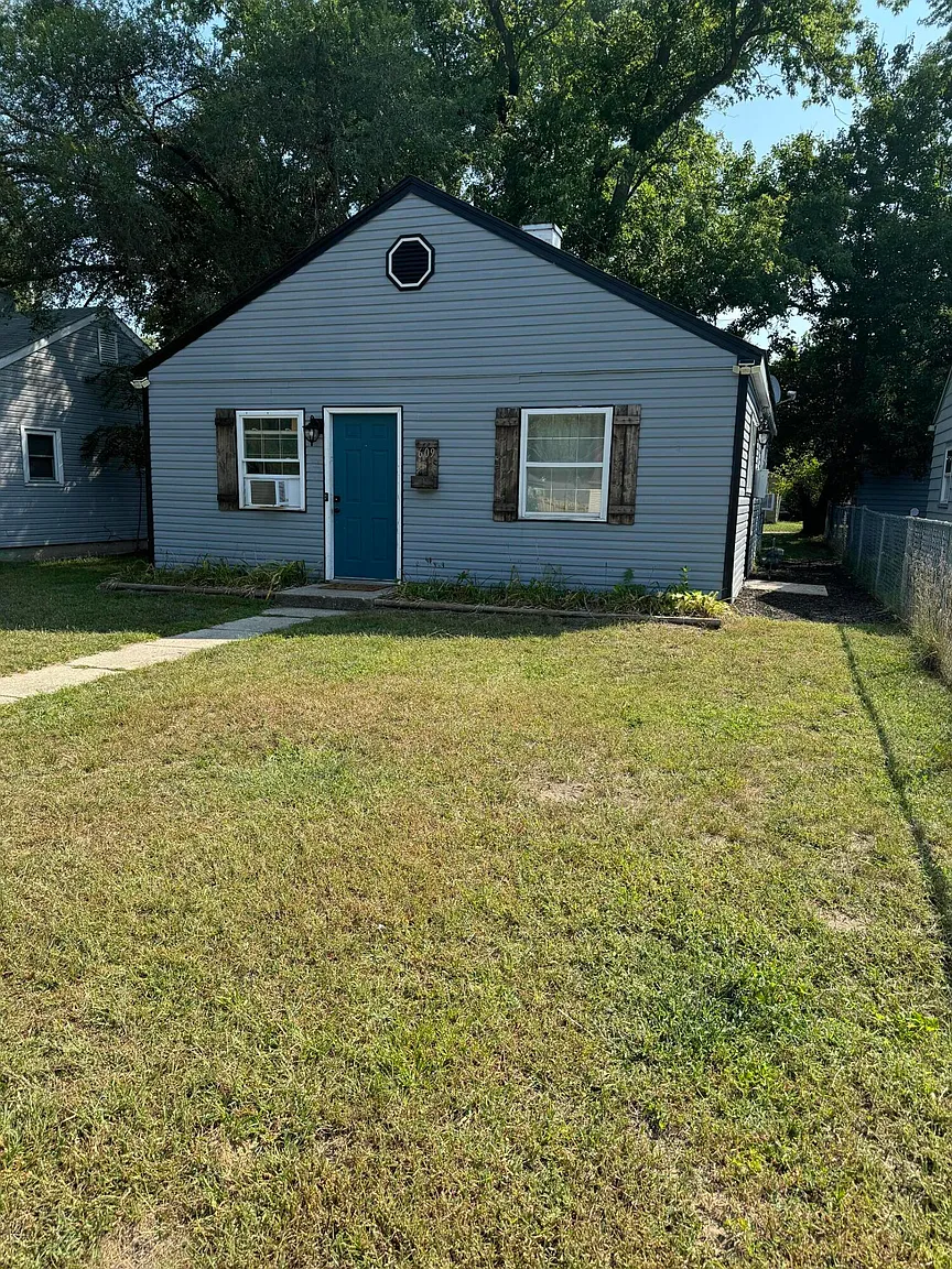 609 N Ashland Ave photo 1