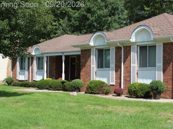 2166 Belle Meade Dr, Davison, MI 48423