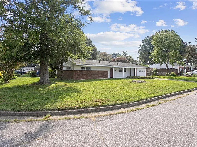 72 Ferguson Ln — Photo 5
